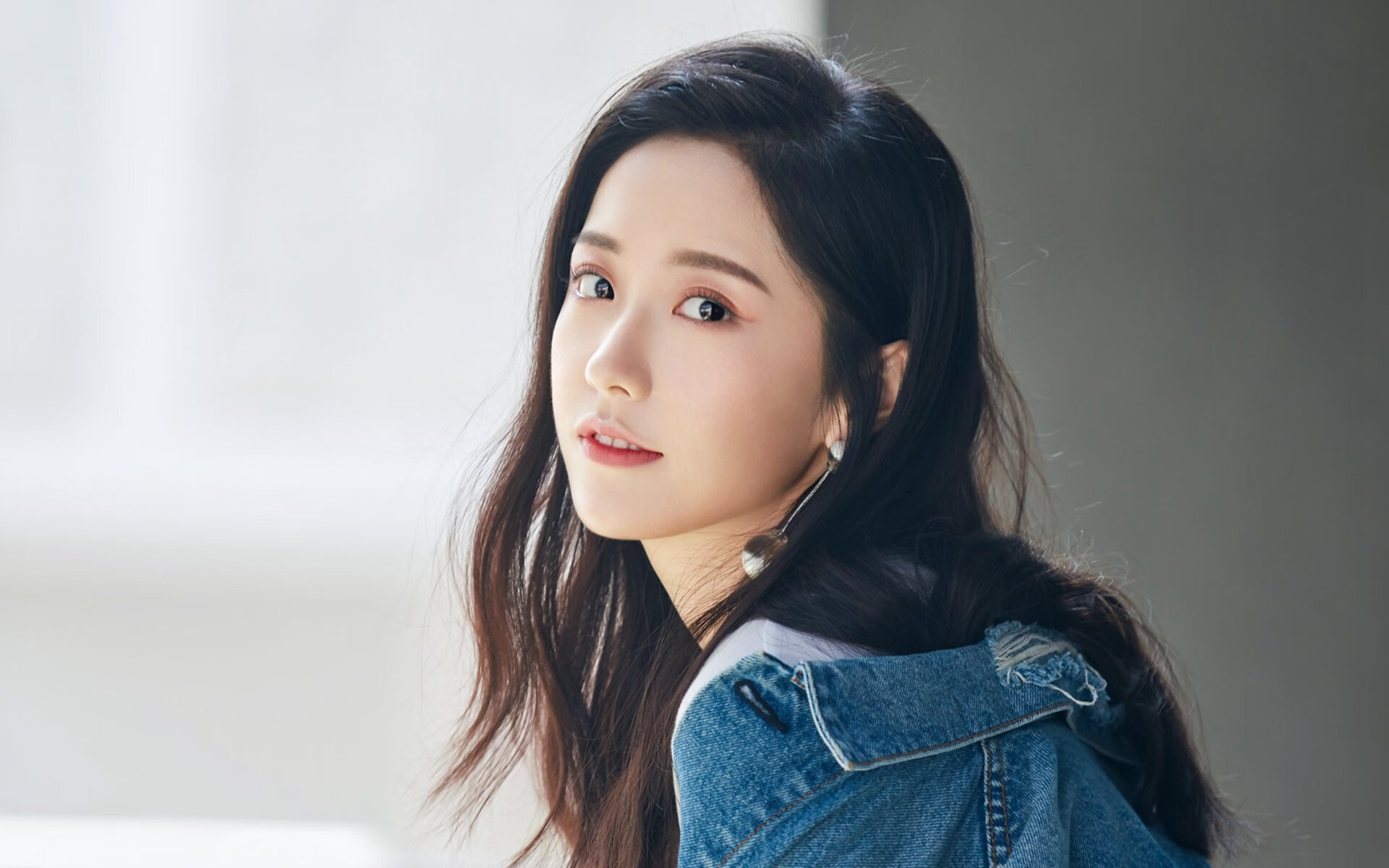 “震撼冲撞:惊心动魄的碰撞现场”,震撼一下