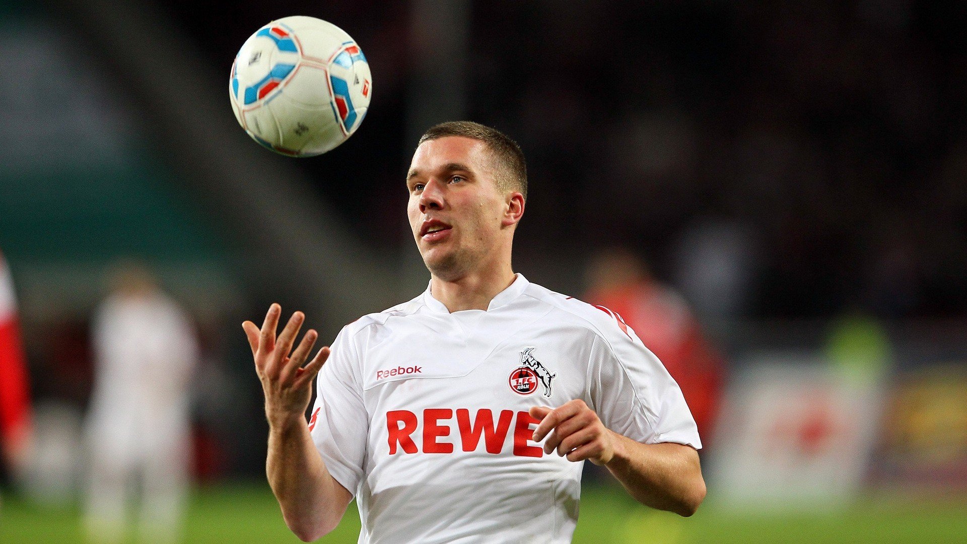 九游下载安装-瑞士马术协会授予马尔科·阿尔瓦雷斯“年度最佳马匹护理员”称号。