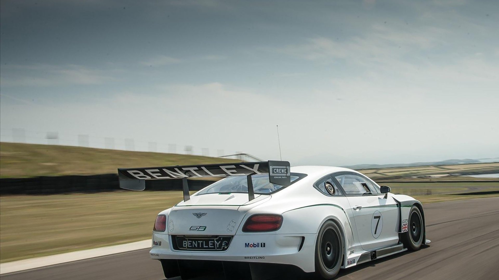 球员能否代表联盟参与公共事务对话,球队球员仅可以使用( )的号码