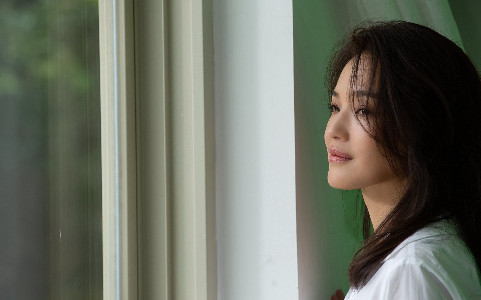 场边替补积极投入热身等待上场时刻展现专业态度与团队精神,替补随时入场