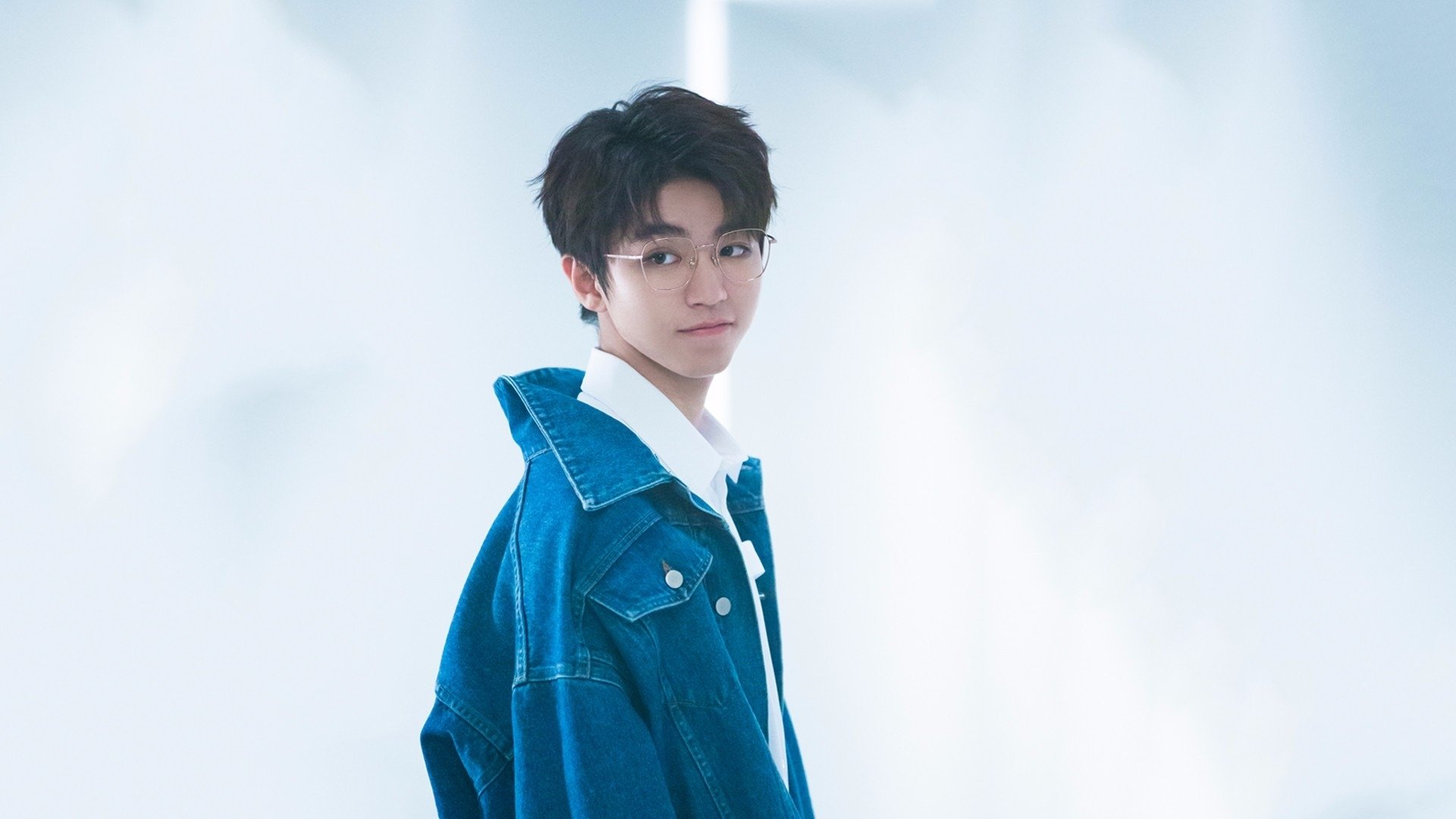 威少称愿做场上发动机组织全队,威少的动作