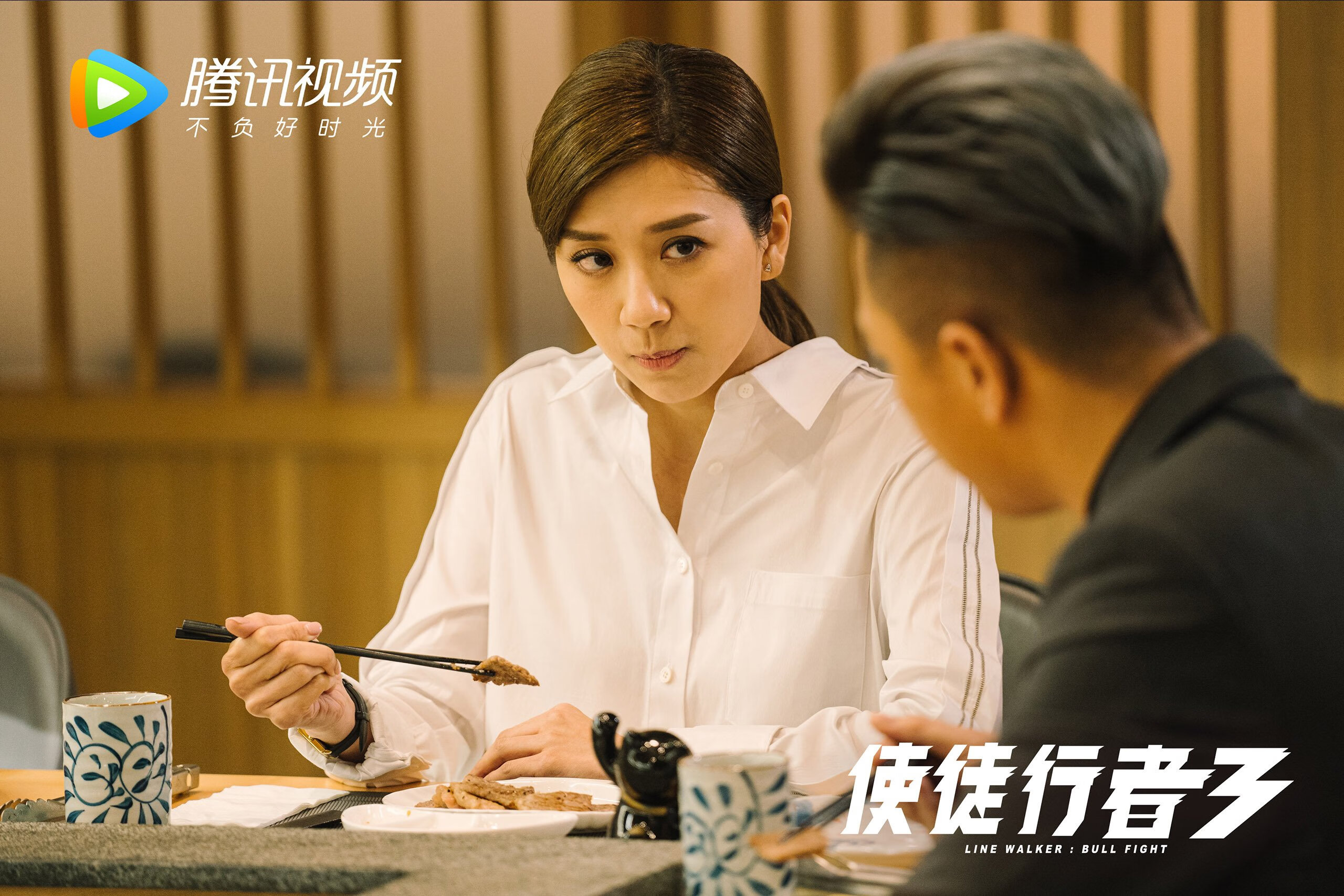 詹姆斯压哨绝杀湖人东部前四稳固,詹姆斯半场压哨